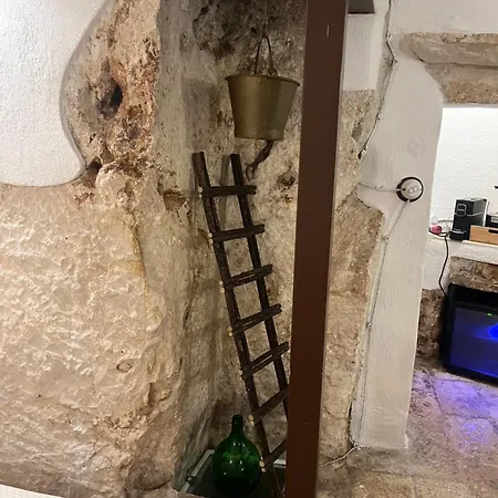 Dimora Nella Roccia أوستوني
