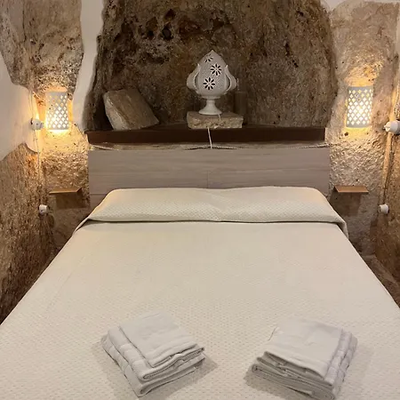 Couette-café Dimora Nella Roccia 3*