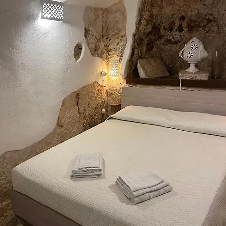 Dimora Nella Roccia فندق مبيت وإفطار 3*