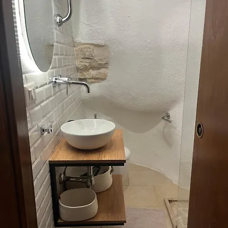 Dimora Nella Roccia 3* أوستوني
